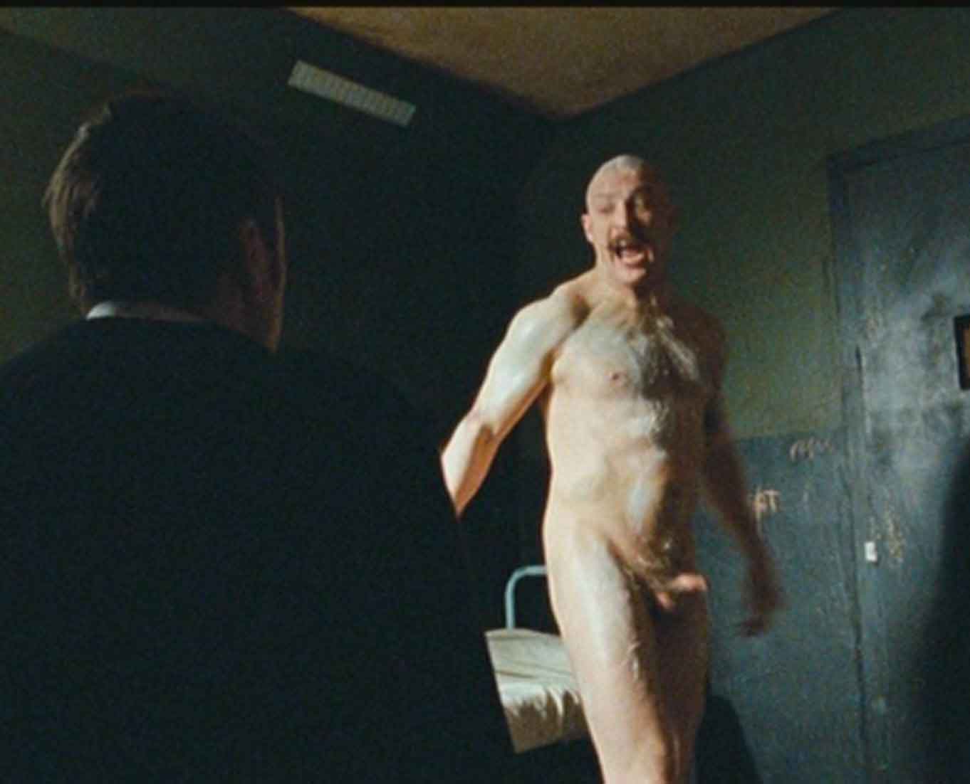 Tom Hardy desnudo.