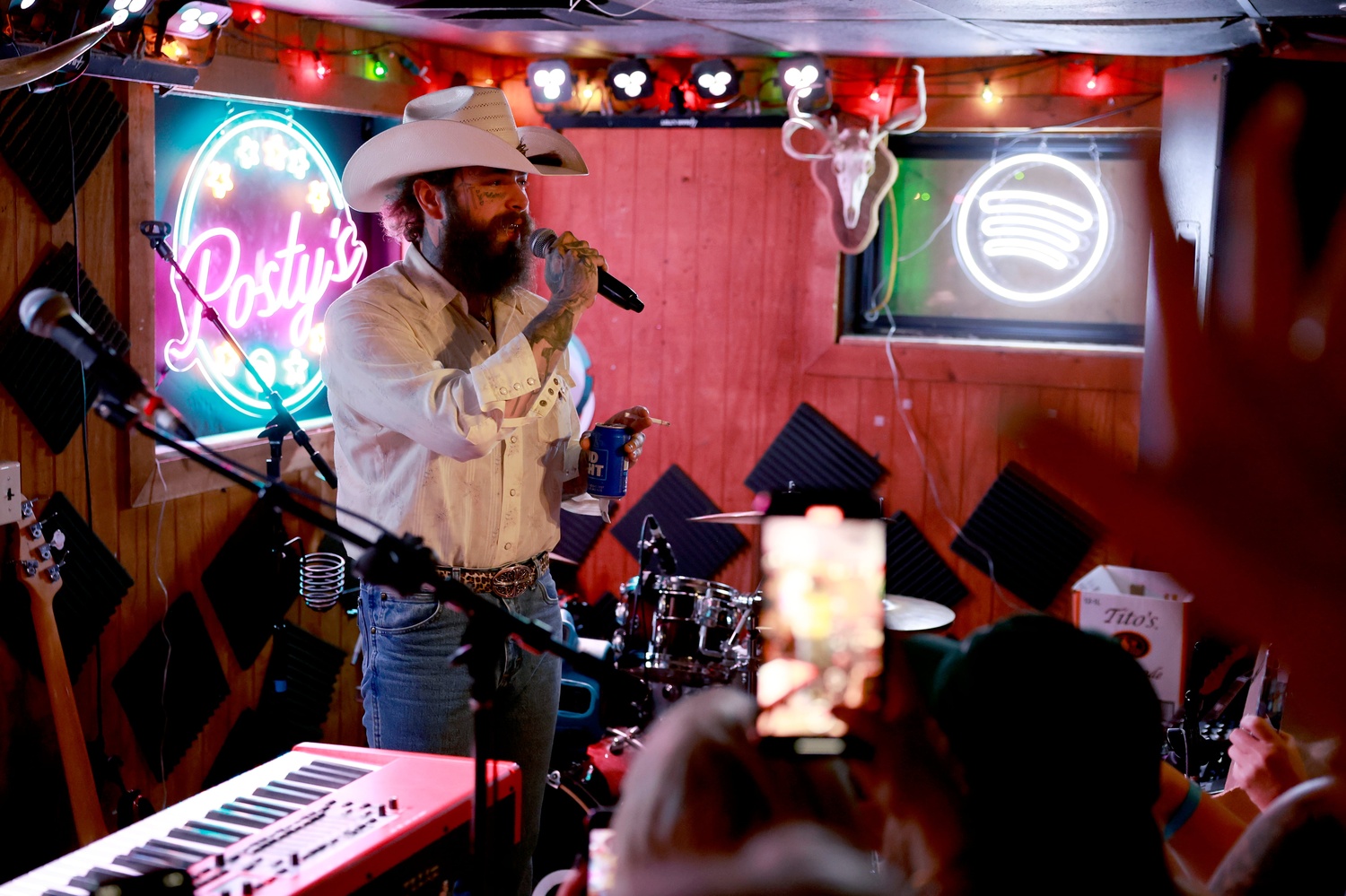 Post Malone en una presentación de Spotify en Posty's Pregame, Loser's Bar el 15 de agosto de 2024, en Nashville, Tennessee.  (Photo by Jason Kempin/Getty Images for Spotify)