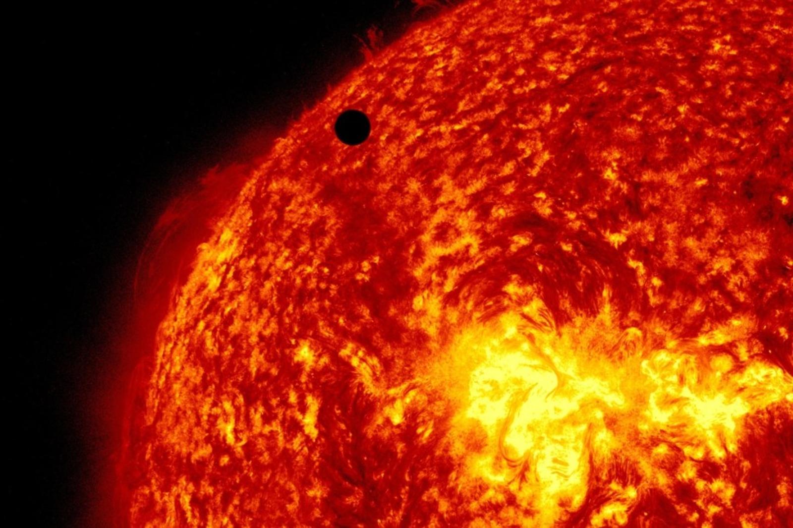 actividad solar inusual - the-sun-might-have-been-a-twin