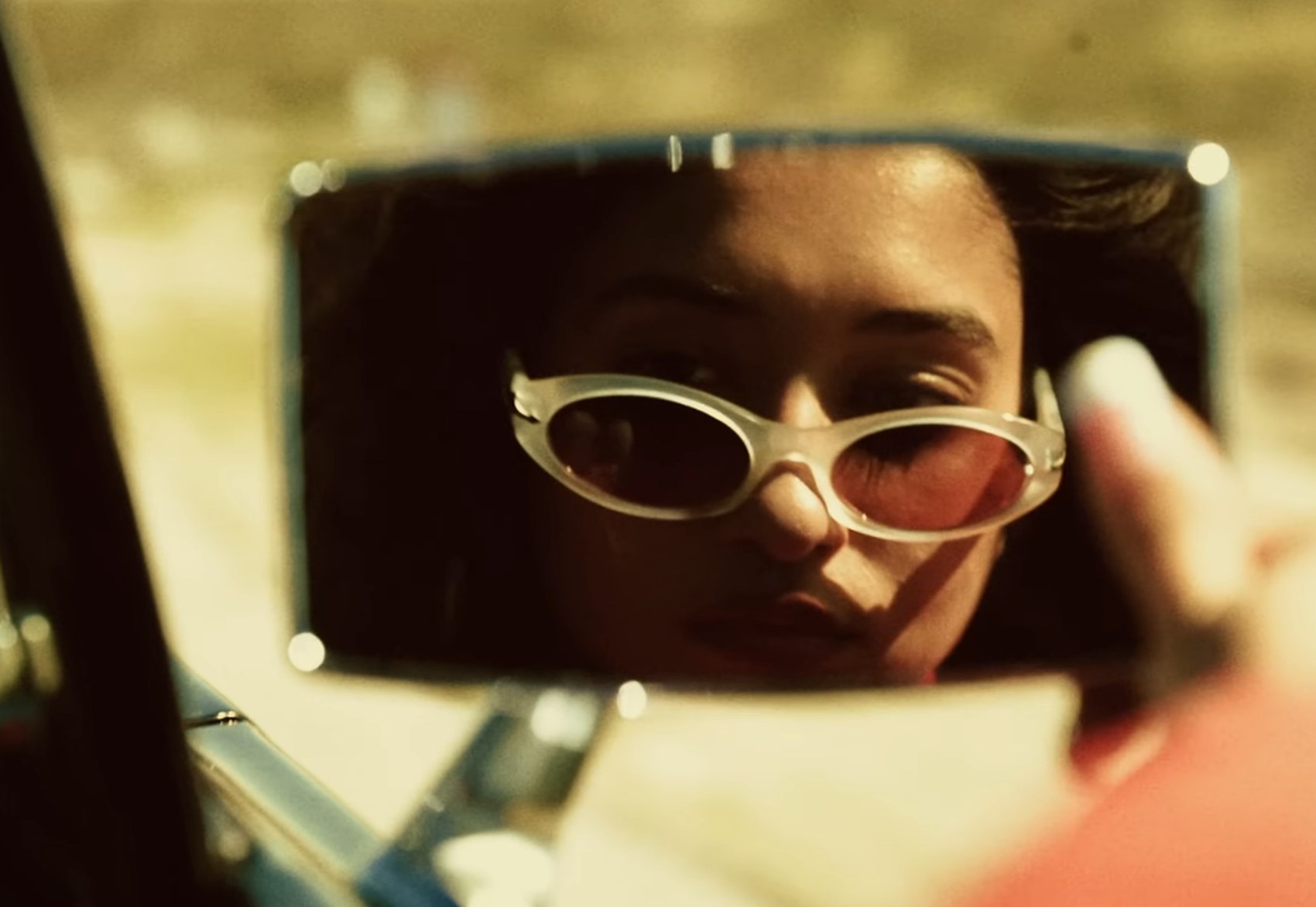 Bb trickz samplea a The Cardigans en 'a la mala' con producción de Hudson Mohawke
