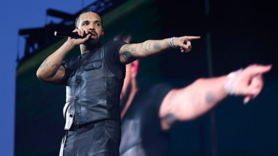 Drake hace historia: ocupa los puestos 1, 2 y 3 del Billboard 200