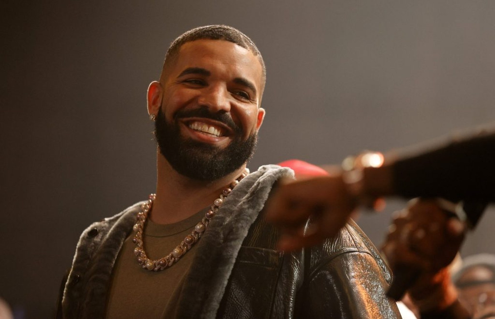 Drake rompe récords históricos en el Hot 100 con 'Janice STFU'