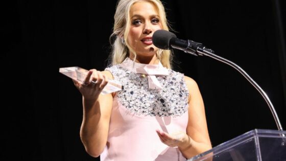 Megan Moroney falta a los ACM Awards por ser dama de honor