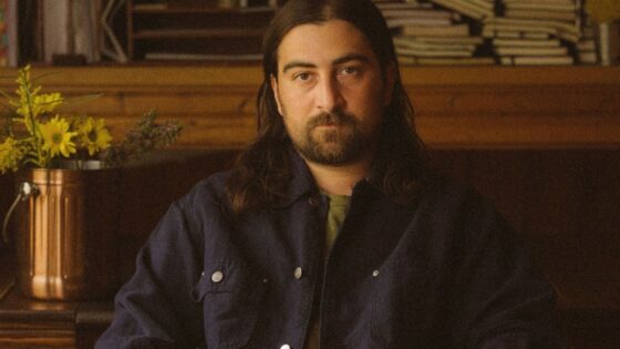 Noah Kahan lidera el Billboard 200 por tercera semana consecutiva