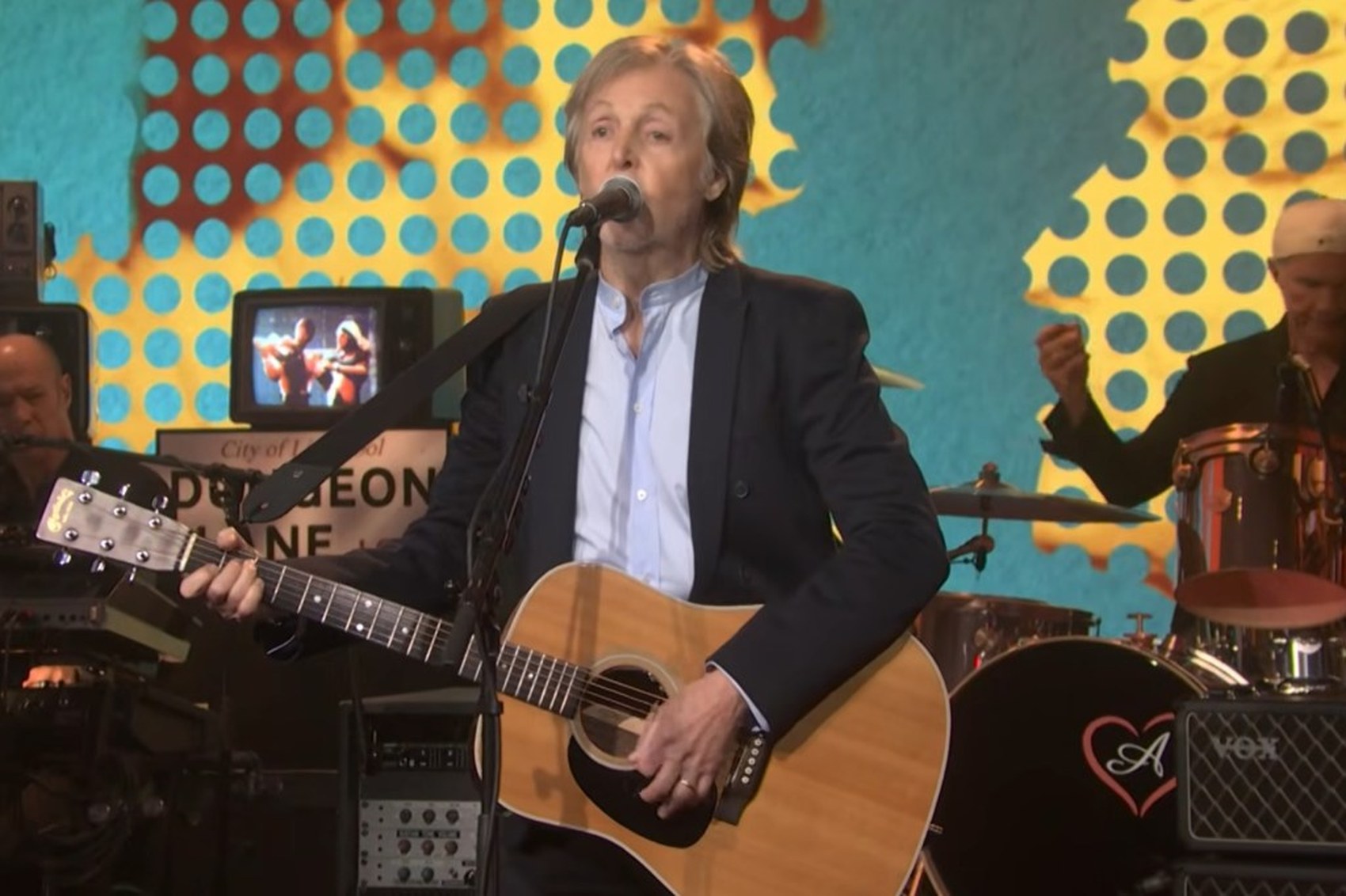 Paul McCartney arrasa en el final de temporada de 'SNL' con tres actuaciones