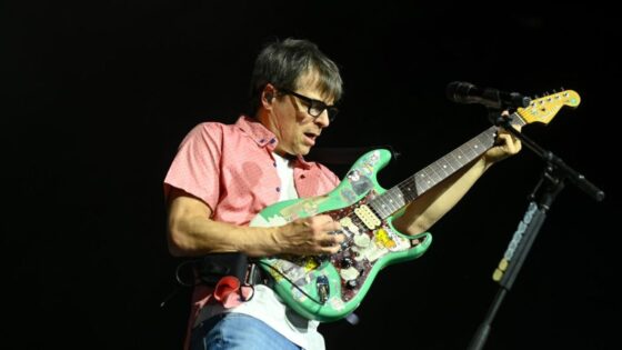 Rivers Cuomo (Weezer) sube versiones acústicas de MJ, Nirvana o Whitney Houston
