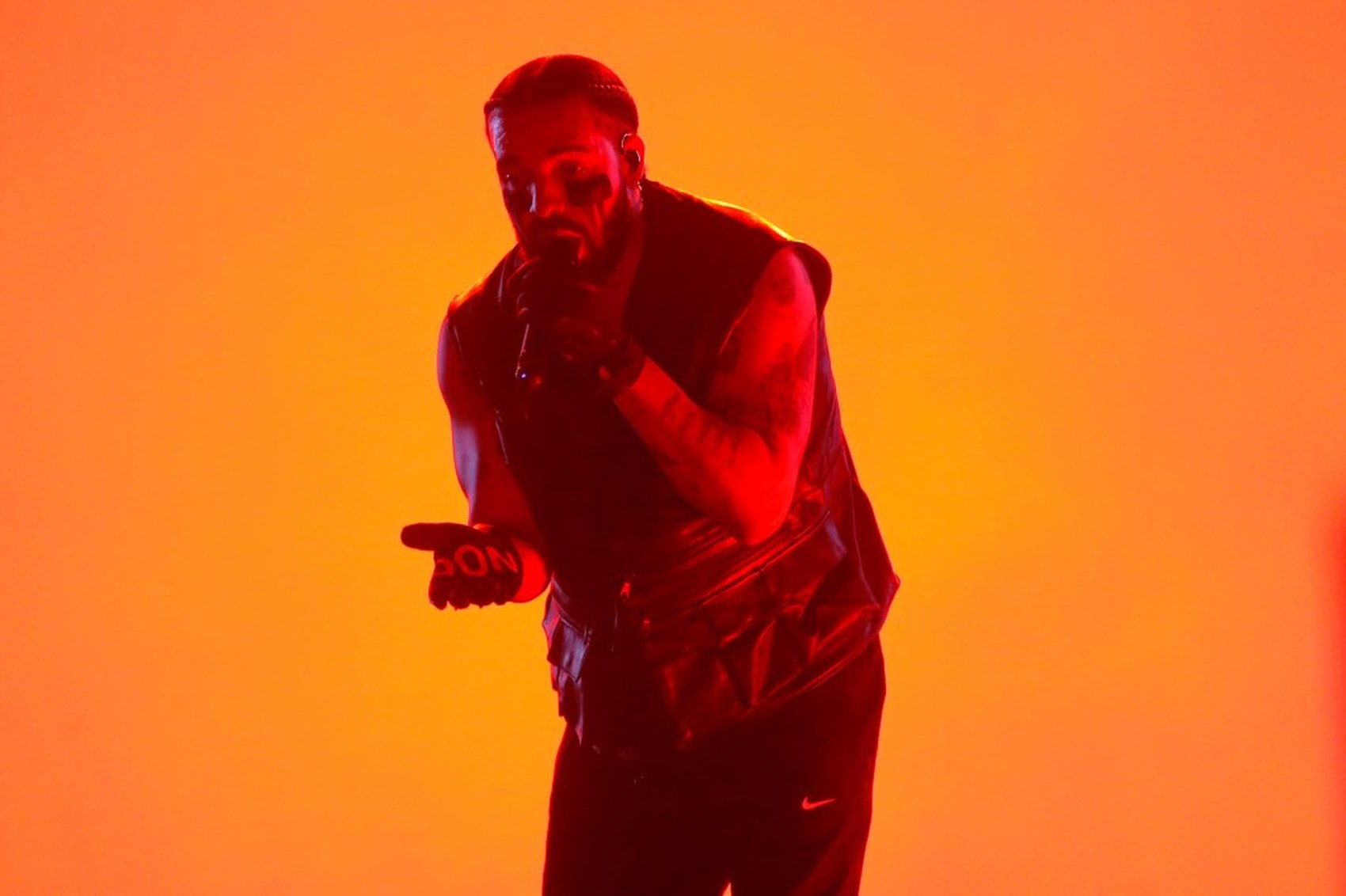 Drake lidera el Billboard 200 por cuarta semana consecutiva con 'ICEMAN'