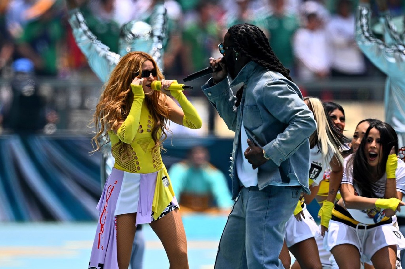 Shakira y Burna Boy debutan en el Hot 100 con 'Dai Dai', el himno del Mundial