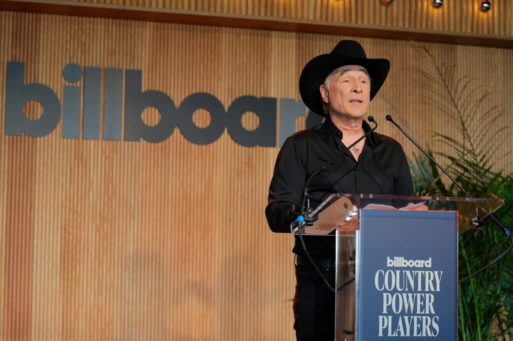 Clint Black cancela un concierto tras una urgencia médica por amígdalas infectadas