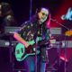 Rush aplaza dos conciertos en Texas por la laringitis de Geddy Lee
