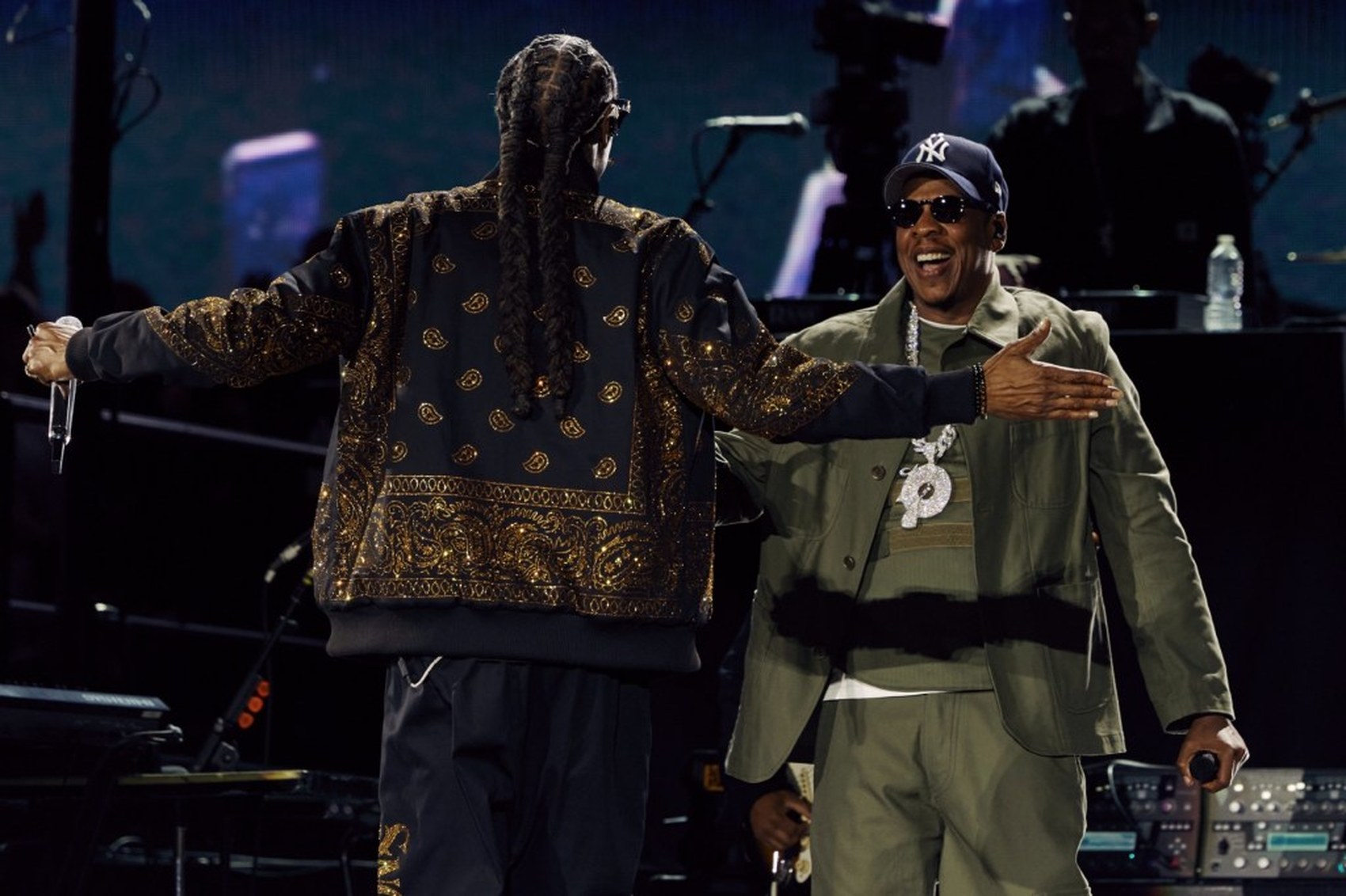 Dr. Dre, Snoop Dogg y Too $hort incendian el cierre de la gira JAY-Z30
